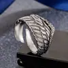 Plata tailandesa negro moda Anillo de pluma para hombre moderno alas de ángel pluma abierto anillo de hoja joyería regalo