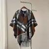 Xale Poncho Britânico Xadrez Contrastante com Franjas Toque de Luxo Outono/Inverno Cardigã Feminino Espesso e Quente Roupa de Viagem