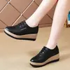 Otoño 2026 Nuevo Estilo Bizcocho Suela Gruesa Tacón de Cuña Corte Bajo Transpirable Antideslizante Suela Suave Estilo Little Coco Mocasines Deportivos para Mujer