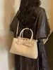Bolso de mano de lujo ligero transfronterizo para mujer, nuevo, elegante, retro, para el trabajo, tipo cubo, versátil, de nicho, de un solo hombro, cruzado, moderno