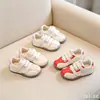 Zapatos infantiles de estilo coreano, zapatos de lunares para niñas, zapatillas de correr para niños de primavera y otoño, zapatos infantiles de moda con suela blanda, zapatillas de moda 2026