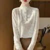 Nueva camisa de punto con base de encaje fino y cuello medio alto para mujer, diseño Sense, primavera y verano, corte entallado, estilo occidental.