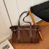 Bolso tote de gamuza retro chic de nicho para mujer, gran capacidad, elegante, versátil y adecuado para ir al trabajo, bolso de hombro o para llevar debajo del brazo para otoño