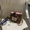 Bolsa quadrada pequena de cor sólida estilo coreano para mulheres, nova bolsa de ombro transversal casual para o outono de 2026, bolsa de mão moderna para trabalho e deslocamento