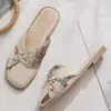 Chinelos Fechados da Moda, Novo Estilo para Mulheres, Macios e Versáteis, de Calçar, Respiráveis, com Solado Baixo, Sapatos Elegantes de Estilo Francês para Mulheres