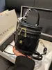 Bolso de mano para mujer transfronterizo, nuevo modelo 2026, nicho retro moda elegante bolso cilíndrico acolchado, bolso de hombro y cruzado, moderno
