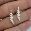 Aretes al por mayor europeos y americanos aretes sencillos de hoja de árbol aretes de moda con temperamento para mujer fabricantes de joyería al por mayor A948