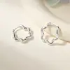 Pendientes Metálicos Florales Estilo Cinco Estrellas de Nicho de Moda Elegantes Brazaletes para Orejas para Mujer Pendientes Sencillos de Moda Versátiles