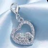Vários pingentes de liga em formato de coração com diamantes completos, acessórios de chaveiro destacáveis com fecho lagosta prateado, disponíveis para atacado