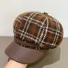 Chapéu Octogonal Retrô Estilo Britânico Outono/Inverno com Aba de Couro PU Patchwork Beret de Artista de Aba Larga Estilo Chanel Tendência