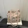 Diseño de nicho bordado estilo chino verano 2026 nueva moda exquisito simple versátil bolso de hombro único bolso cubo bandolera