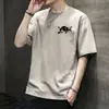 Camiseta Japonesa de Manga Curta 2025 Nova Moda Casual Senso de Design Estampada Solta Manga Curta Camisa Base Top Tendência