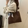 Bolsas Populares de Outono e Inverno para Mulheres Bolsa Feminina Grande Capacidade com Estampa de Leopardo Retrô Nova Moda 2025 Bolsa de Ombro/Axila para o Dia a Dia
