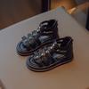 Sandálias para meninas verão 2023 Nova moda estilo coreano dedo do pé aberto fundo macio bebê princesa escola primária sapatos romanos para meninas