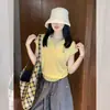 Camiseta Branca de Tricô Manga Curta Estilo Coreano com Gola Polo para Mulheres, Verão, Petite, Única, Bonita, Slim Fit, Cropped
