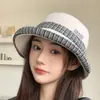 Nuevo sombrero de pescador elegante de retazos a cuadros blanco y negro estilo británico para otoño e invierno para mujer, hace que la cara se vea más pequeña, sombrero cubo versátil de lana cómodo