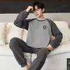 Nueva colección de otoño e invierno: pijama largo cálido y cómodo para hombre con pantalón largo y un solo bolsillo, hecho de lana y seda, adecuado tanto para usar en interiores como en exteriores