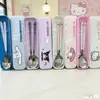 Conjunto de Talheres Sanrio de Duas Peças, Colher e Garfo Pessoais Portáteis para Escritórios e Estudantes com Armazenamento