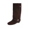 Botas de otoño 2026 para mujer, elegantes botas de caña alta con hebilla de cinturón para aumentar la altura interior, puntera cuadrada retro, nuevo estilo de botas de montar