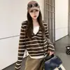 Suéter de tricô com capuz listrado estilo retrô para mulheres, look de duas peças, nova coleção outono/inverno 2026, top casual estilo coreano versátil e que afina a silhueta