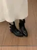 Botas Ocidentais Femininas de Exterior Nicho Fivela de Metal Empilhada Botas Curtas Salto Bloco Fashionável Emagrecedoras Novo Design Clássico 2026
