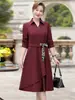 Vestido de Otoño para Mamá 2026 Estilo Nuevo Moda Cintura Ceñida Adelgazante Vestido Camisa de Longitud Media Falda Elegante de Gama Alta