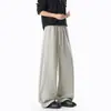 Pantalones de chándal blancos y grises con dobladillo curvo para hombre, pantalones largos versátiles y de caída libre de moda para otoño, pantalones deportivos casuales de corte recto y holgado.