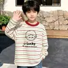 Camiseta de manga larga a rayas de retazos de algodón puro para niños, nuevo estilo primavera y otoño 2026 para niños, camiseta básica holgada, top de moda