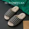 Zapatillas Silenciosas Suaves para el Hogar de Cuatro Estaciones Nanbaowan para Parejas, Suela Fina Antideslizantes Absorbentes de Sudor Unisex para el Piso