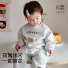 Conjunto para Bebê 2026 Outono Hoodie de Manga Longa Infantil Calça de Moletom com Renda Roupa Quente Estilosa para Bebês e Crianças Pequenas Conjunto de Duas Peças