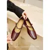 Zapatos Mary Jane Retro Franceses para Mujer 2025 Nuevos Zapatos de Primavera y Verano con Zapatos de Camelia Boca Baja Planos Zapatos de Leche