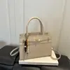 Bolso de mano vintage repujado, bolso tote estilo Kelly con adornos de cuentas de madera, cierre metálico y tamaño pequeño, perfecto para ir al trabajo estilo Melard