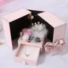 Presente de Dia dos Namorados da Amazon para Namorada Caixa de Presente Criativa com Coroa de Flores Eternas Colar de Batom Joias Venda por Atacado Rosas