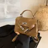 Bolso de Mano Pequeño Versátil Estilo Ins para Mujer 2026 Nuevo de Moda Tendencia Bolso Kelly Texturizado Bolso Cruzado de Verano de Gama Alta