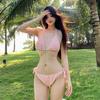 Traje de baño de celebración de Internet para mujer 2025, nuevo conjunto de bikini de tres piezas, falda de vacaciones de aguas termales dividida, sentido de alta gama