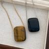 Moda europeia e americana Maillard Square Tiger Eye Obsidian Pendant Colar longo feminino Nicho Design Sense Woolen Chain