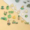 Série Festival Irlandês DIY Desenho Animado Esmalte Joias Acessórios Pingente Único Trevo Verde Pulseira Charme