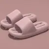 Pantuflas de Baño para Pareja de EVA para Hombre Verano Antideslizantes para el Hogar Interior Baño Mujeres Pantuflas Frescas Suela Suave Hueca que Drena el Agua para el Hogar