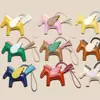 Colgante de Bolso Pequeño Pegaso Hecho a Mano Piel de Oveja Importada Cosido a Mano Colgante de Poni de Rodeo de Alta Gama Llavero Colgante de Coche