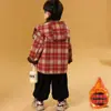 Casaco de Lã Infantil com Capuz Xadrez Festivo para Meninos e Meninas Botões de Chifre Estilosos Roupas de Outono/Inverno Ano Novo