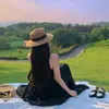 Nuevo Sombrero de Paja Plano Estilo Francés para Mujer, Sombrero de Sol Grande de Ala Ancha para Playa, Sombrero Parasol Versátil con Protección UV y Sentido de Atmósfera