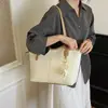 Bolso grande de moda para mujer, versátil bolso de hombro casual 2026 nuevo, bolso tote simple y elegante para el antebrazo para el día a día