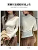 Camiseta Blanca de Malla de Manga Larga para Mujer, Nuevo Estilo Otoño e Invierno, Cuello Semi-Alto, Diseño Sexy Hueco, Top de Patchwork Ajustado