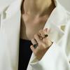 Anillo de la suerte irregular de estilo INS para mujer, con circonitas ligeras, de lujo, combinable con todo, de acero de titanio y oro de 18 quilates.