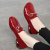 Novos Sapatos Femininos de Outono 2026: Mocassins de Couro Brilhante de Salto Médio, Mocassins Femininos de Salto Grosso, Sapatos Pequenos de Couro Estilo Britânico de Couro Macio para Outono