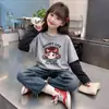 Camada Base Patchwork Estilosa para Meninas em Fleece Alemão Gola Redonda Novo Estilo Outono/Inverno para Crianças de Médio a Grande Porte Camada Interna Quente Tendência