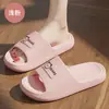Chinelos de verão femininos para uso externo e interno, chinelos antiderrapantes para banheiro de casa, confortáveis e duráveis, chinelos masculinos atacado