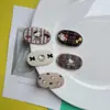 Parche Ovalado de Resina Otoño e Invierno Gato a Cuadros Gato Gatito DIY Accesorios Lindos y Dulces Flor para Zapatos Funda para Teléfono Móvil Pasador