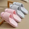 Chinelos de EVA com toque macio para homens e mulheres, populares para casa e banheiro no verão, antiderrapantes, chinelos de casal