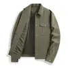 Venta al por mayor transfronteriza de chaquetas sencillas con cuello para hombre, colección otoño 2026, resistentes a las arrugas, adecuadas para ir al trabajo, negocios y uso casual